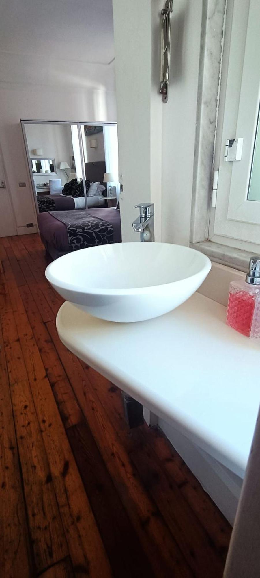 Relais Piazza Dei Martiri Bed & Breakfast Napoli Bagian luar foto