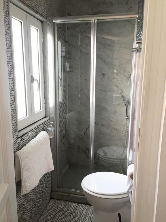 Relais Piazza Dei Martiri Bed & Breakfast Napoli Bagian luar foto