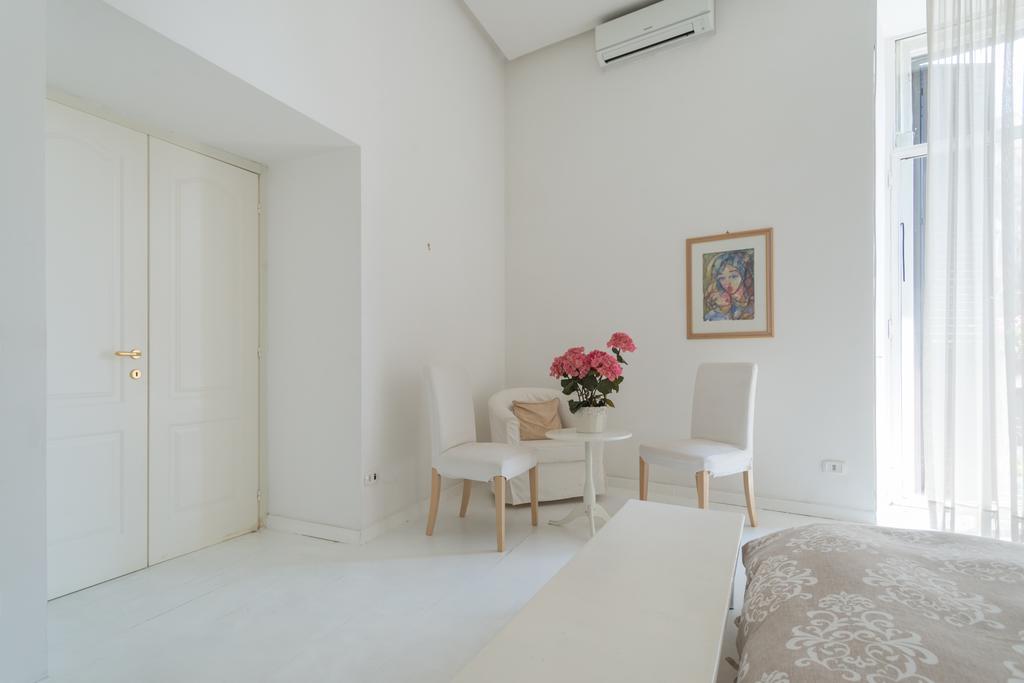 Relais Piazza Dei Martiri Bed & Breakfast Napoli Bagian luar foto