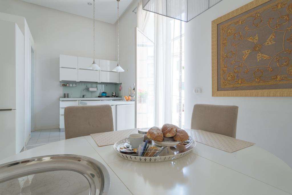 Relais Piazza Dei Martiri Bed & Breakfast Napoli Bagian luar foto